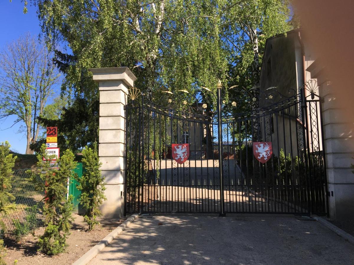 Palac Osowo Gostynskie Dış mekan fotoğraf